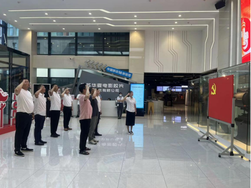 集团慧行公司、慧皋广场团支部联合组织“喜迎二十大，争创新业绩”主题党日活动